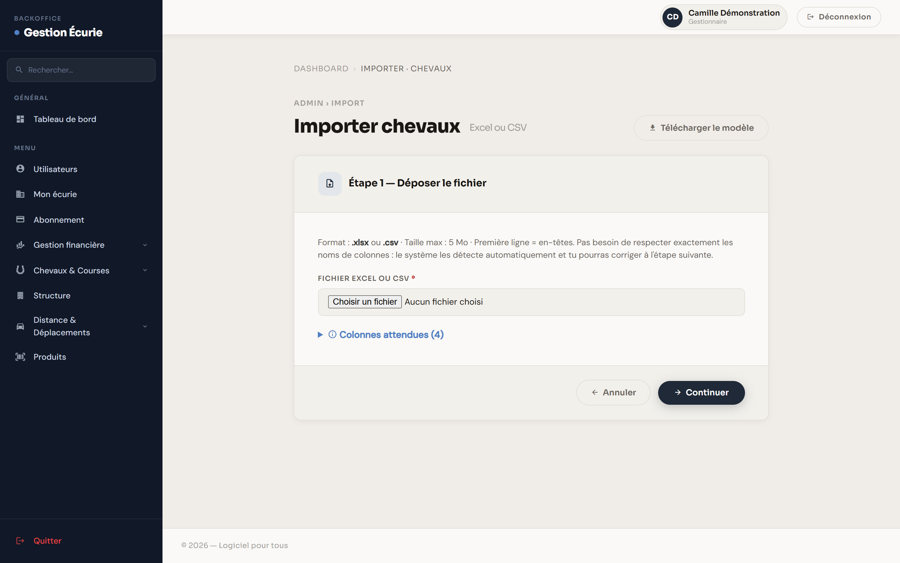 L'assistant d'import Excel : téléchargez le modèle, déposez votre fichier.